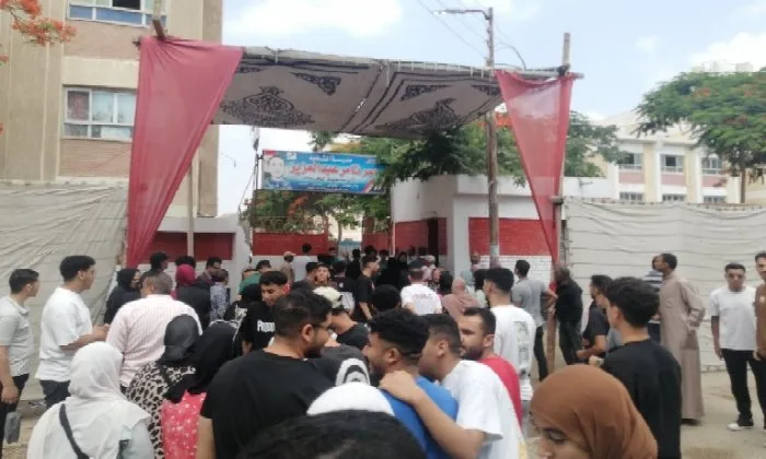 طلاب الشرقية يعبّرون عن ارتياحهم: امتحان اللغة الأجنبية الثانية «كان سهلاً» طلاب الشرقية يعبّرون عن ارتياحهم: امتحان اللغة الأجنبية الثانية «كان سهلاً»