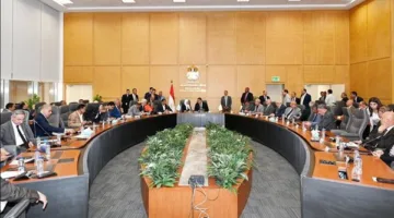وزير الإسكان يجتمع دورياً مع مجموعة من أعضاء مجلسي النواب والشيوخ