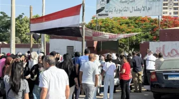 طلاب الثانوية العامة في الإسماعيلية يعبرون عن سعادتهم بسهولة امتحان اللغة الأجنبية الثانية.