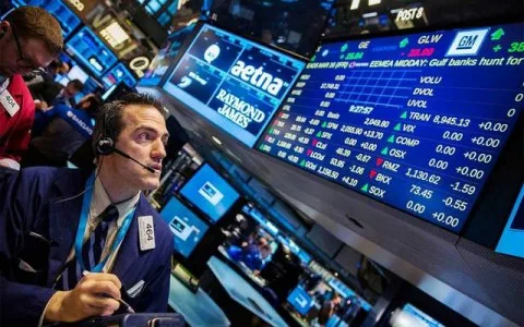 ارتفاع حدة التوتر بين إيران وإسرائيل يزعزع الأسواق العالمية ارتفاع حدة التوتر بين إيران وإسرائيل يزعزع الأسواق العالمية