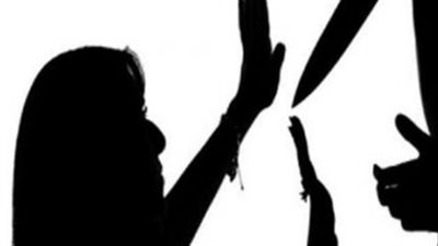 تحقيقات شاملة في حادثة طعن أب لابنته وزوجته في القاهرة الجديدة عقب وفاة واحدة منهما. تحقيقات شاملة في حادثة طعن أب لابنته وزوجته في القاهرة الجديدة عقب وفاة واحدة منهما.