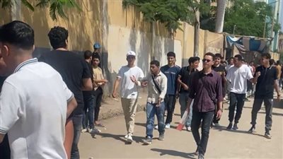 سهولة امتحان اللغة الفرنسية: آراء متفاوتة لطلاب الثانوية العامة في المنيا سهولة امتحان اللغة الفرنسية: آراء متفاوتة لطلاب الثانوية العامة في المنيا
