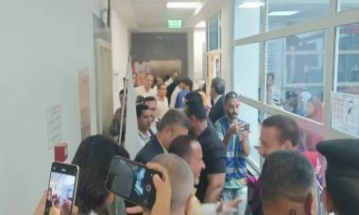 محافظ المنوفية والسفيرة نبيلة مكرم يزوران قافلة “يد واحدة” في العراق