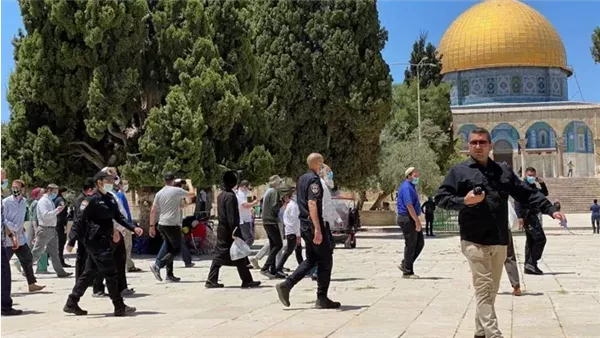 الاحتلال يفرض إغلاقًا شاملاً على المسجد الأقصى وكنيسة القيامة والمدينة القديمة الاحتلال يفرض إغلاقًا شاملاً على المسجد الأقصى وكنيسة القيامة والمدينة القديمة