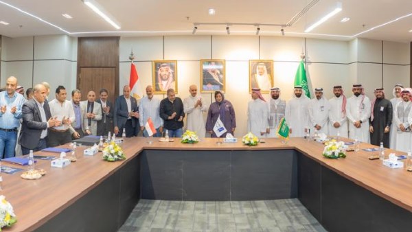 تكريم بعثة الحج السياحي بعد تنفيذ برامجها الاقتصادية والرفيعة تكريم بعثة الحج السياحي بعد تنفيذ برامجها الاقتصادية والرفيعة