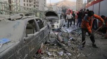 وزارة الصحة الإيرانية تقرر إنهاء إجازات الأطباء والممرضين وإلزامهم بالدوام في المراكز الصحية