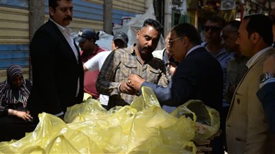 محافظ الدقهلية يقوم بجولة صباحية في المنصورة ويوجه باتخاذ خطوات قانونية ضد مخبز غير ملتزم في منطقة ميت حدر محافظ الدقهلية يقوم بجولة صباحية في المنصورة ويوجه باتخاذ خطوات قانونية ضد مخبز غير ملتزم في منطقة ميت حدر