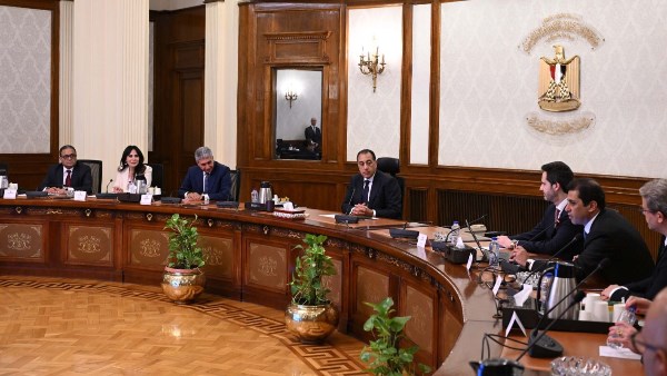مدبولي يتباحث مع رئيس مجموعة فنادق دولية حول توسيع عدد الغرف الفندقية لمواكبة الزيادة في السياحة مدبولي يتباحث مع رئيس مجموعة فنادق دولية حول توسيع عدد الغرف الفندقية لمواكبة الزيادة في السياحة