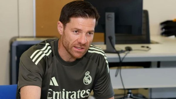 ألونسو يسعى للتعاقد مع مهاجم جديد لتعزيز هجوم ريال مدريد في الصيف ألونسو يسعى للتعاقد مع مهاجم جديد لتعزيز هجوم ريال مدريد في الصيف