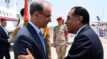 رئيس الوزراء يستقبل رئيس وزراء صربيا في مطار القاهرة الدولي