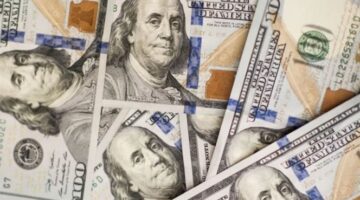 انخفاض الطلب على خدمات الدولار في البنوك المصرية (خاص)