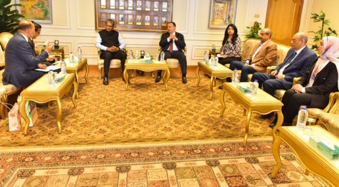 احتفالاً باليوم العالمي لليوجا، محافظ أسيوط يستقبل السفير الهندي في مصر لمناقشة سبل التعاون المشتركة. احتفالاً باليوم العالمي لليوجا، محافظ أسيوط يستقبل السفير الهندي في مصر لمناقشة سبل التعاون المشتركة.