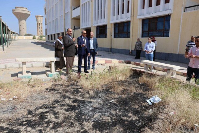«حرق نفايات وفوضى».. محافظ المنيا يوجه بالتحقيق في إدارة مدرسة خلال زيارته لجان الامتحانات الثانوية «حرق نفايات وفوضى».. محافظ المنيا يوجه بالتحقيق في إدارة مدرسة خلال زيارته لجان الامتحانات الثانوية