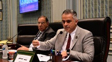 النائب أحمد فتحي يرأس اجتماع لجنة الشؤون الاجتماعية لمراجعة أوضاع الرائدات الاجتماعيات.