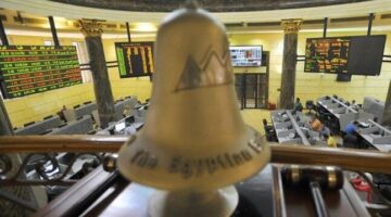 البورصة المصرية تشهد انخفاضًا خلال منتصف جلسة اليوم مع تداولات بقيمة 1.5 مليار جنيه