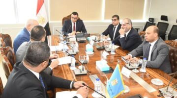 وزير الإسكان يجتمع مع ممثل شركة استادات للاستثمار الرياضي لبحث فرص التعاون المشترك