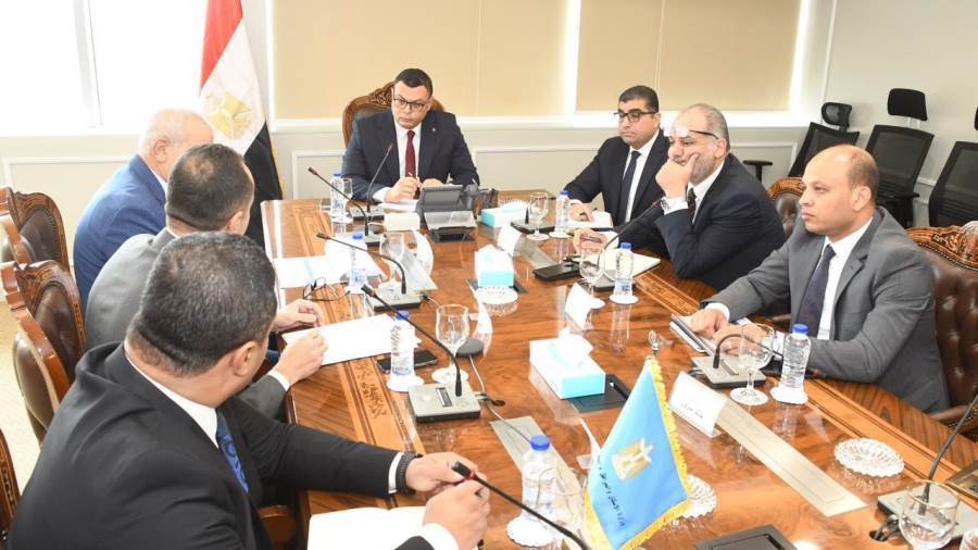 وزير الإسكان يجتمع مع ممثل شركة استادات للاستثمار الرياضي لبحث فرص التعاون المشترك وزير الإسكان يجتمع مع ممثل شركة استادات للاستثمار الرياضي لبحث فرص التعاون المشترك