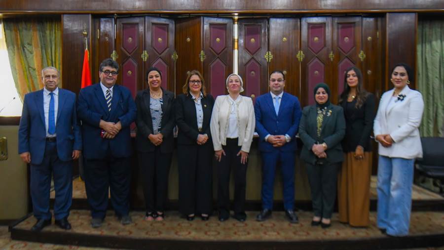 وزيرة البيئة: نحتاج إلى 300 مليار دولار لمواجهة آثار التغير المناخي.. والقطاع الخاص يلعب دوراً أساسياً وزيرة البيئة: نحتاج إلى 300 مليار دولار لمواجهة آثار التغير المناخي.. والقطاع الخاص يلعب دوراً أساسياً