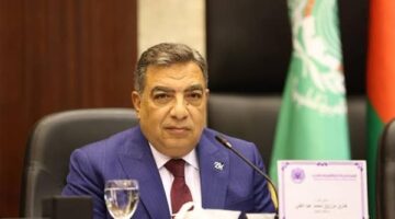 محافظ الدقهلية يتواصل مع الطلاب الأوائل في المرحلة الإعدادية لإبلاغهم بموعد الاحتفال.