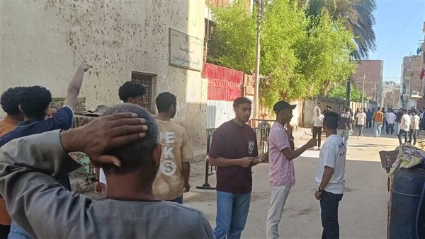 اختلاف وجهات نظر طلاب المرحلة الثانوية في أسوان بشأن امتحان اللغة الأجنبية الثانية اختلاف وجهات نظر طلاب المرحلة الثانوية في أسوان بشأن امتحان اللغة الأجنبية الثانية