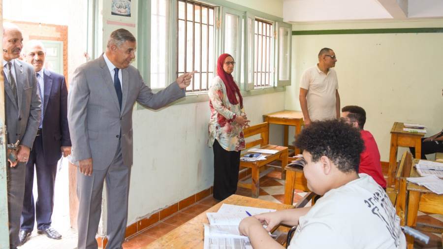 محافظ الإسكندرية يقوم بجولة لمتابعة امتحانات الثانوية العامة محافظ الإسكندرية يقوم بجولة لمتابعة امتحانات الثانوية العامة