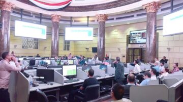الأسواق المصرية تشهد انخفاضاً حاداً.. وخسائر بنحو 30 مليار جنيه في جلسة الثلاثاء
