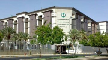 مركز التخصصي بجدة ينفذ عملية استئصال ورم في الثدي وترميمه روبوتيًا في إجراء واحد