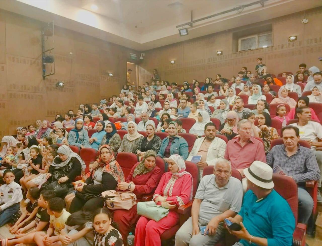بحضور أسر الصحفيين.. عروض مسرح الطفل بقصر الانفوشي كاملة العدد