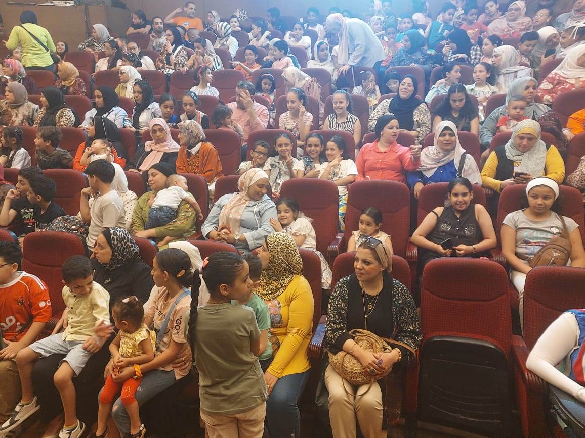بحضور أسر الصحفيين.. عروض مسرح الطفل بقصر الانفوشي كاملة العدد