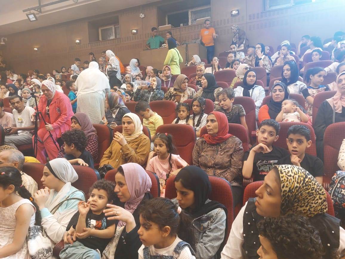 بحضور أسر الصحفيين.. عروض مسرح الطفل بقصر الانفوشي كاملة العدد