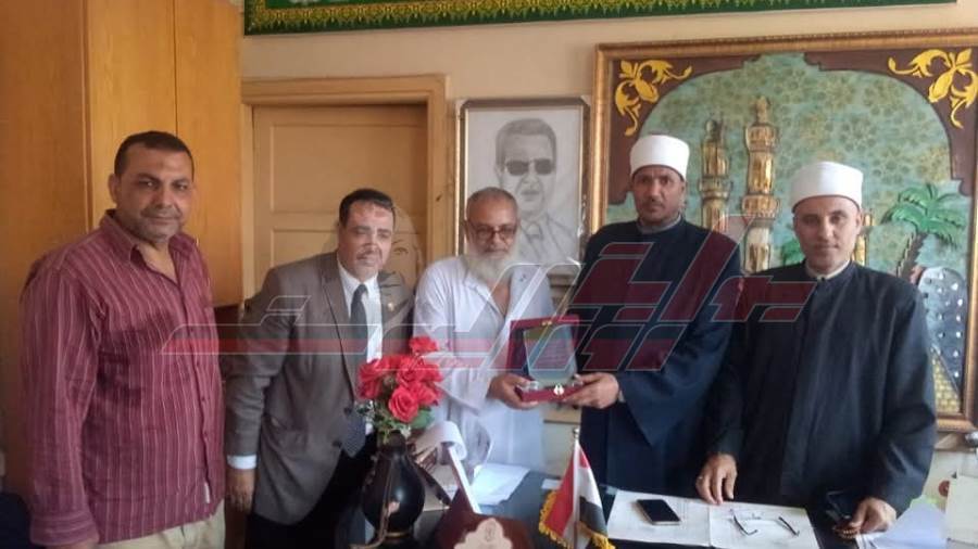 كفر الشيخ الأزهرية تكرِّم محمد أبو زامل بمناسبة وصوله لسن التقاعد الوظيفي كفر الشيخ الأزهرية تكرِّم محمد أبو زامل بمناسبة وصوله لسن التقاعد الوظيفي