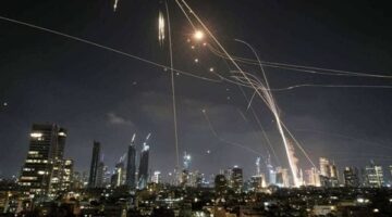 تقارير عبرية: رصد إطلاق صواريخ من إيران باتجاه إسرائيل