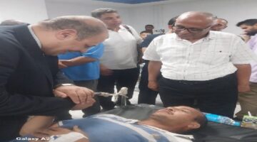 مدير تعليم قنا يزور المراقبين المصابين في حادث تصادم على طريق لجان الثانوية العامة للاطمئنان على صحتهم
