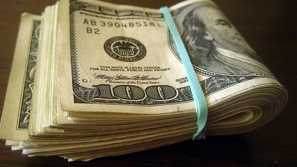 سعر الدولار يسجل أعلى مستوى للشراء في مصرف أبوظبي الإسلامي سعر الدولار يسجل أعلى مستوى للشراء في مصرف أبوظبي الإسلامي