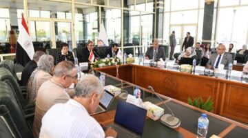 محافظ قنا: إجراءات متكاملة للتحكم في الزيادة السكانية وتعزيز الصفات البشرية