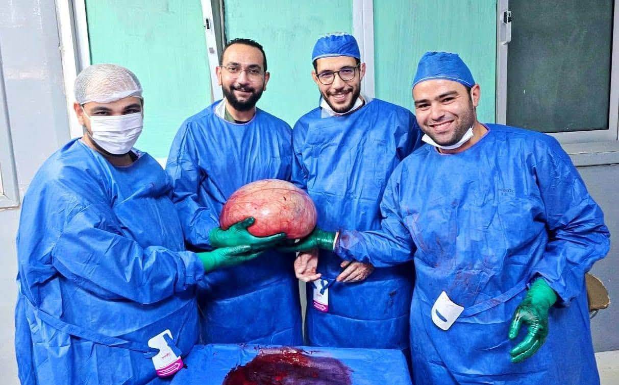 عاجل.. إزالة ورم يزن 15 كيلو من بطن فتاة عازبة في الفيوم عاجل.. إزالة ورم يزن 15 كيلو من بطن فتاة عازبة في الفيوم