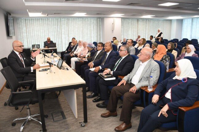 رئيس جامعة عين شمس يقود الجلسة التاسعة لمجلس التعليم والطلاب. رئيس جامعة عين شمس يقود الجلسة التاسعة لمجلس التعليم والطلاب.
