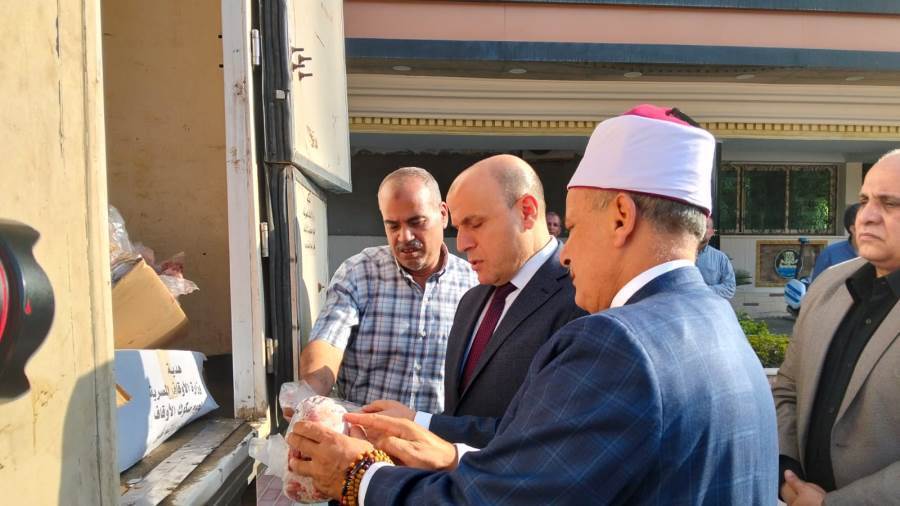 محافظ كفر الشيخ يشارك في توزيع دفعات صكوك الأضاحي محافظ كفر الشيخ يشارك في توزيع دفعات صكوك الأضاحي