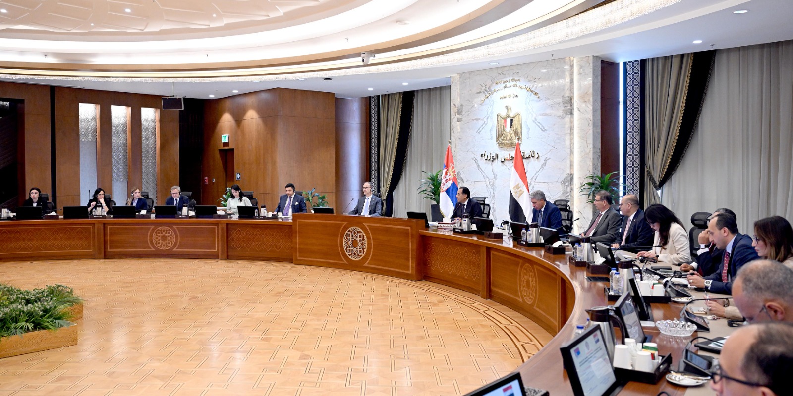 رئيسا وزراء مصر وصربيا يقودان جلسة مكثفة للنقاش.. شراكة لتعزيز الأمن الغذائي عبر زيادة التجارة في المنتجات الزراعية.. مع التركيز على استيراد القمح وزيت عباد الشمس والذرة من صربيا رئيسا وزراء مصر وصربيا يقودان جلسة مكثفة للنقاش.. شراكة لتعزيز الأمن الغذائي عبر زيادة التجارة في المنتجات الزراعية.. مع التركيز على استيراد القمح وزيت عباد الشمس والذرة من صربيا