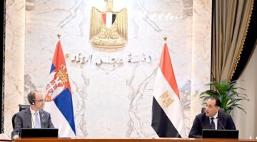 رئيسا وزراء مصر وصربيا يقودان اجتماعًا موسعًا لاستعراض مجموعة من القضايا.