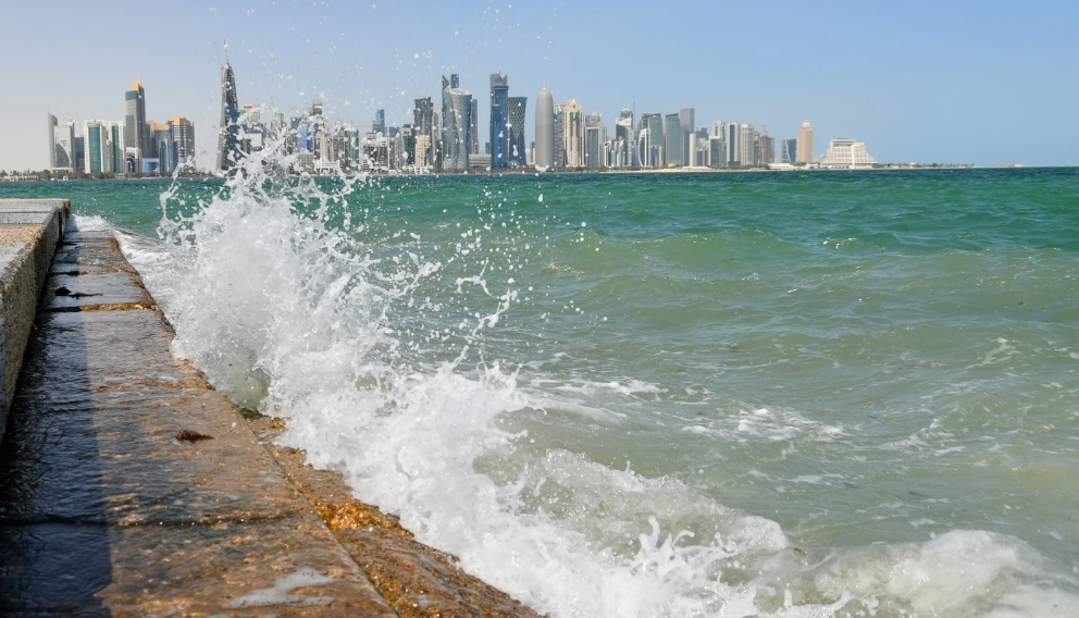 الأرصاد الجوية تنبه من هبوب رياح شديدة على الساحل وارتفاع الأمواج في البحر الليلة.