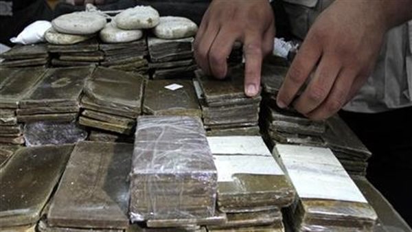 اعتقال 13 من كبار تجار المخدرات وضبط 20 كيلوغراماً من الحشيش في حلوان اعتقال 13 من كبار تجار المخدرات وضبط 20 كيلوغراماً من الحشيش في حلوان