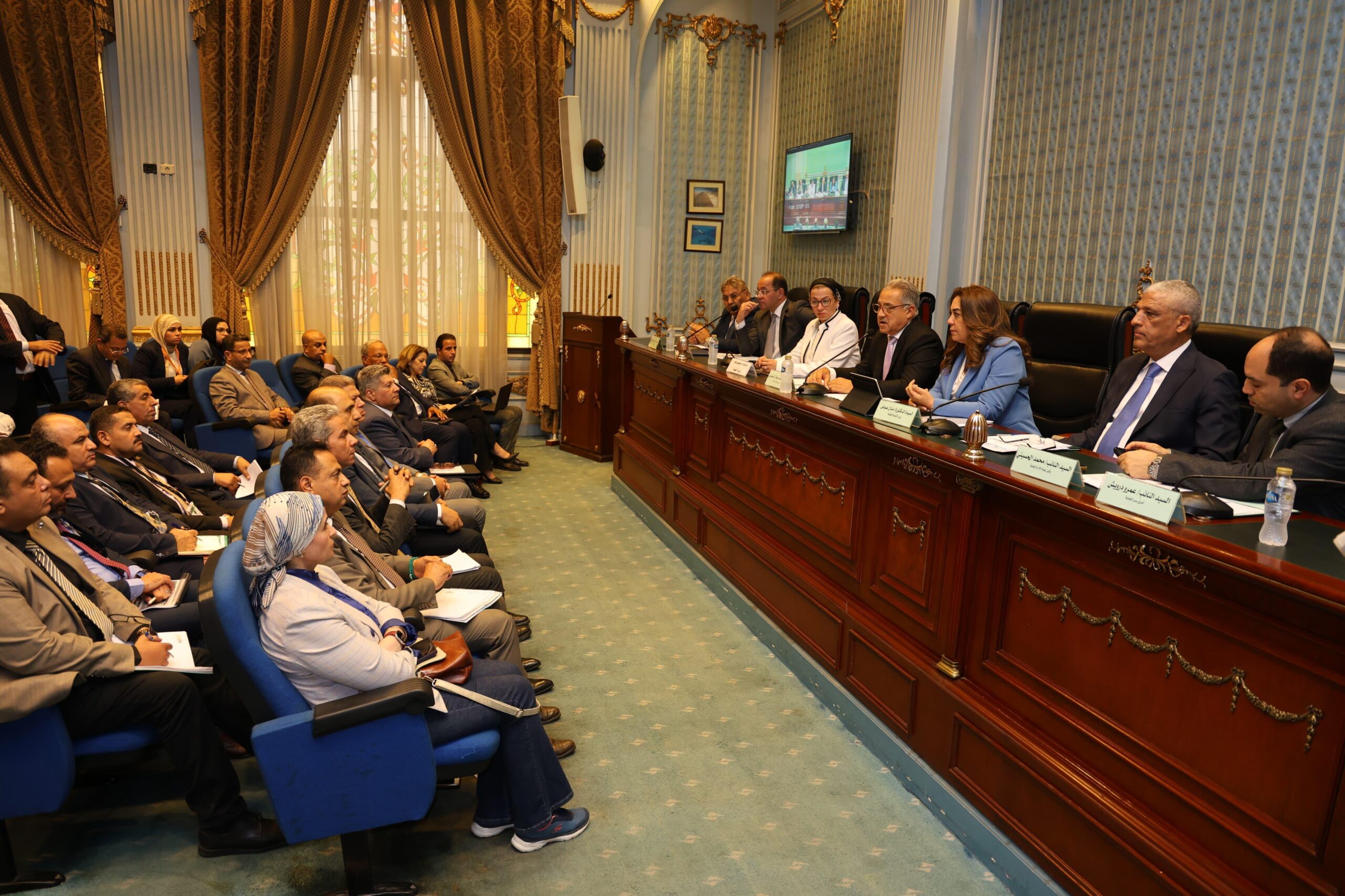 وزيرة التنمية المحلية تستعرض إنجازات الوزارة في تطبيق النظام الشامل لإدارة النفايات الصلبة وزيرة التنمية المحلية تستعرض إنجازات الوزارة في تطبيق النظام الشامل لإدارة النفايات الصلبة