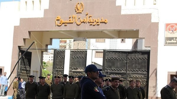 ضبط مركبة تحتوي على أسلحة وذخائر خلال حملة أمنية في الفيوم ضبط مركبة تحتوي على أسلحة وذخائر خلال حملة أمنية في الفيوم
