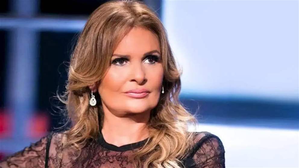 يسرا تتأثر بشدة وتبكي عند حديثها عن والدتها، وزوجها يقدم لها الدعم. يسرا تتأثر بشدة وتبكي عند حديثها عن والدتها، وزوجها يقدم لها الدعم.