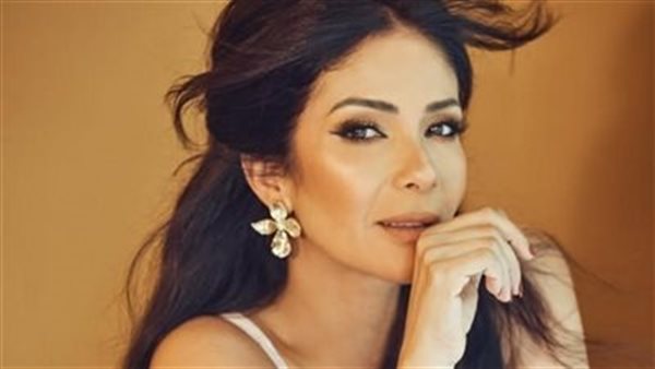 من أم كلثوم إلى رزق الهبل: منى زكي تعود بقوة إلى عالم السينما من أم كلثوم إلى رزق الهبل: منى زكي تعود بقوة إلى عالم السينما