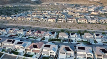 اهتزاز سوق الإسكان الأمريكي.. وثقة المستثمرين تصل لأدنى مستوياتها منذ 2022