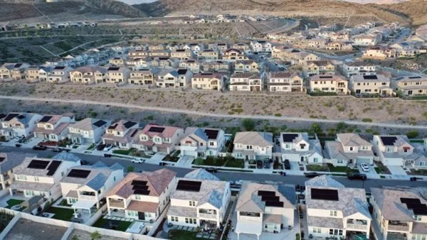 اهتزاز سوق الإسكان الأمريكي.. وثقة المستثمرين تصل لأدنى مستوياتها منذ 2022 اهتزاز سوق الإسكان الأمريكي.. وثقة المستثمرين تصل لأدنى مستوياتها منذ 2022