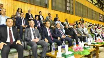 محافظ أسيوط ورئيس الجامعة يشهدان بداية ورشة عمل بمناسبة اليوم العالمي لليوغا
