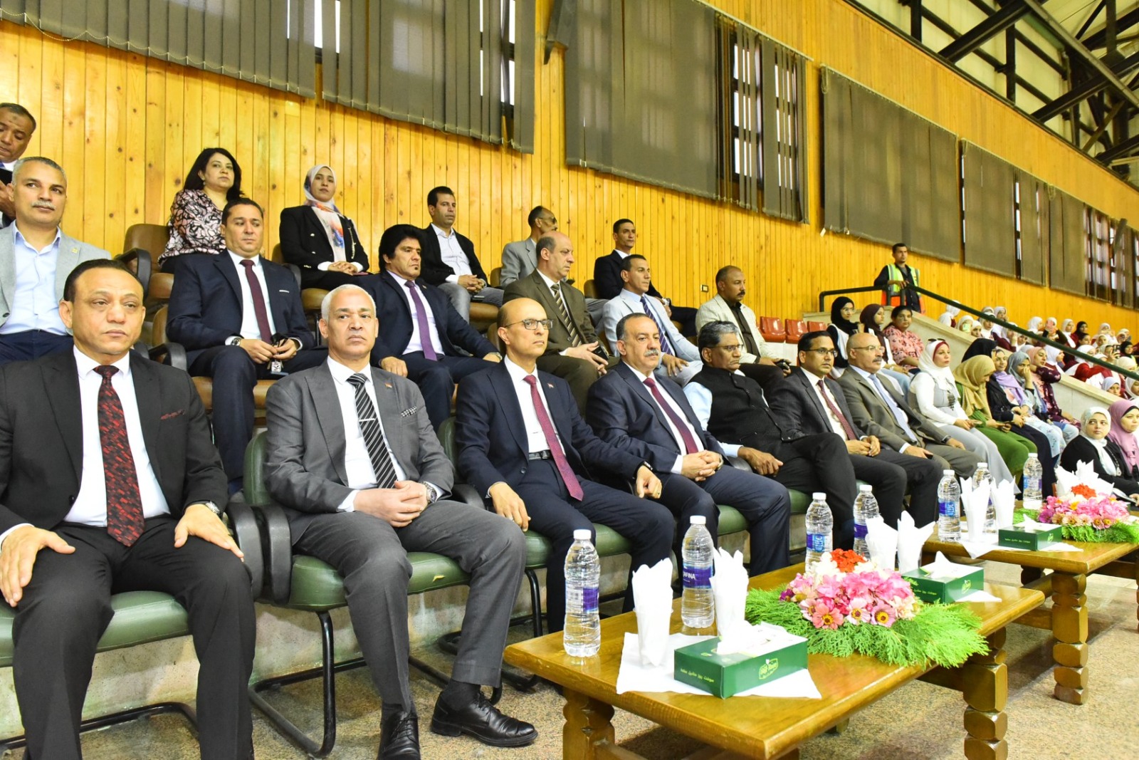 محافظ أسيوط ورئيس الجامعة يشهدان بداية ورشة عمل بمناسبة اليوم العالمي لليوغا